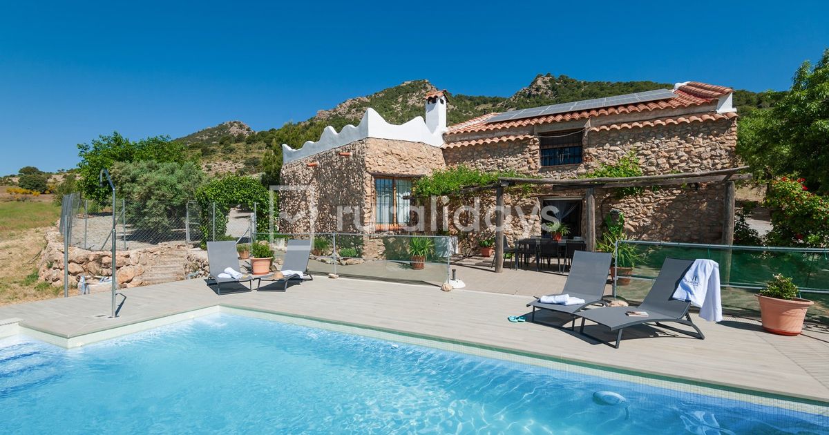 Antigua Casa Rufo Pozo Alcón by Ruralidays