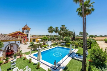 Fantástica villa con aire e impresionante jardín en la provincia de Sevilla
