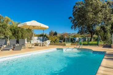 Casa de vacaciones con amplio jardín y piscina vallada en Ronda