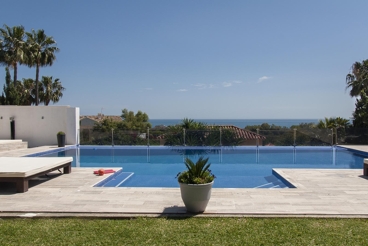Prachtige luxe-villa met Jacuzzi aan de kust in Marbella