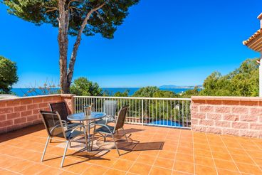 Luminosa casa de vacaciones con impresionantes vistas al mar cerca de Nerja