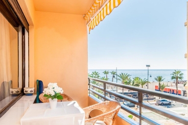 Beachfront holiday apartment with WiFi for 4 people in Torremolinos