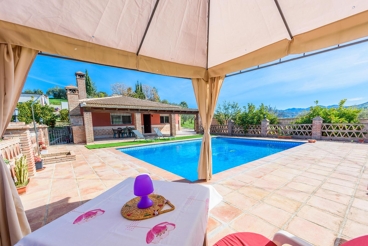 6-people holiday villa with spectacular views of the countryside in Tolox