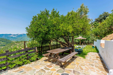 Finca mit andalusischem Charme und Blick auf das Dorf Jubrique