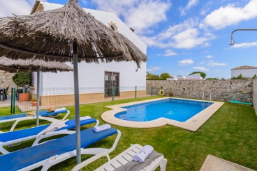 Espaciosa casa de vacaciones con piscina vallada en Conil de la Frontera