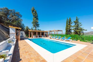 Großes Ferienhaus mit Blick in die Ferne, in der Nähe von Málaga