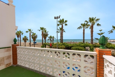 Beachfront holiday home in Velez-Malaga