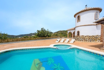 Vakantiehuis met 4 slaapkamers, ruim terras en panoramisch uitzicht in de provincie Malaga