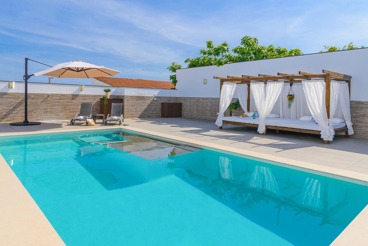 Splendid holiday villa all comfort near the beach in Malaga province