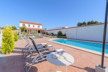 Vakantievilla met 5 slaapkamers en een mooi privézwembad tussen Granada en Malaga