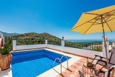 Casa para parejas con vistas asombrosas y piscina privada en Frigiliana
