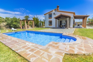 Geräumiges Ferienhaus mit Garten und Swimming Pool in Coín