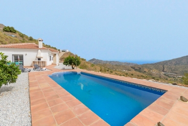 Holiday home in the hills of Arenas, with air-con and panoramic views
