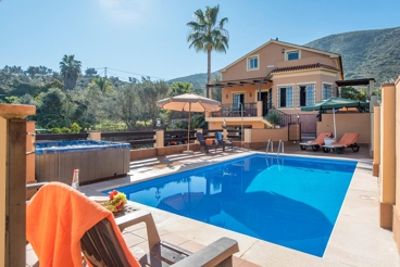 Lovely holiday villa with outdoor Jacuzzi - 17 km from Malaga