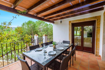 Lovely villa overlooking the Lake of Iznájar