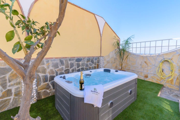 Ferienhaus in Torrox mit Pool und Jacuzzi, nur 1 Km bis zum Strand