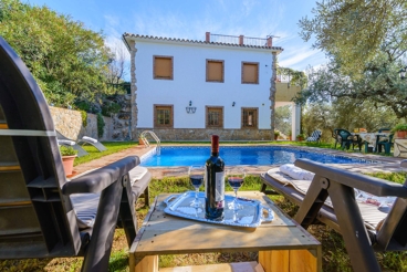Rustic-style holiday home with panoramic views in Periana - sleeps 6