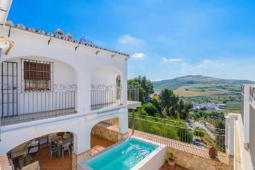 Ferienhaus mit beeindruckendem Ausblick vom Swimming Pool aus