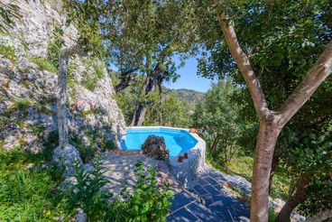 Jolie maison située en montagne à Torrox