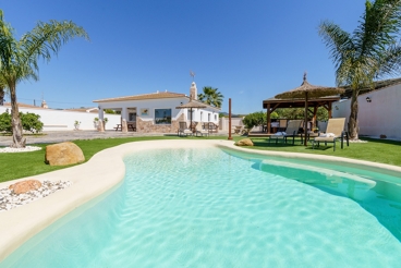 Belle villa moderne avec piscine chauffée mini-golf à Cártama
