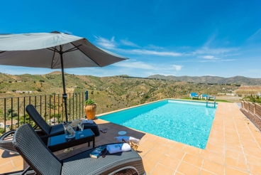 Fabulosa casa en las colinas con vistas impresionantes desde la piscina