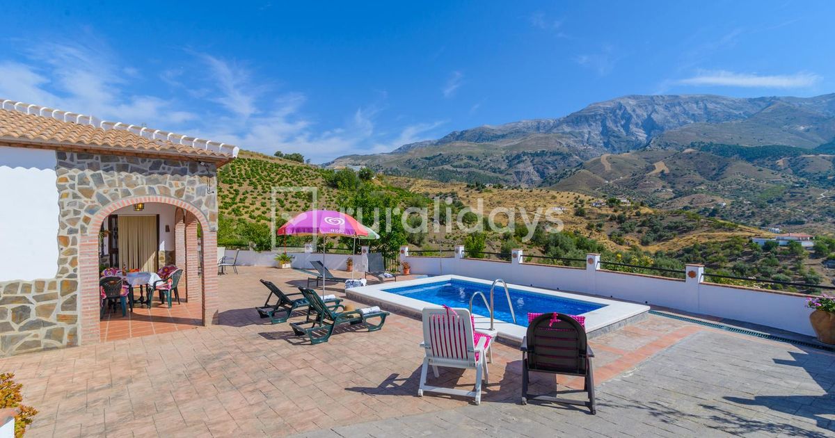 Casa Los Luceros Sedella by Ruralidays