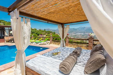 Fantastisch vakantiehuis met Balinees bed en mooi uitzicht in Torrox