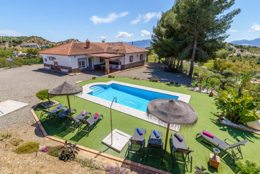 Casa Rural con barbacoa y piscina en Cártama