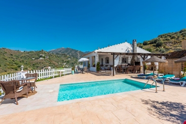Welcoming holiday home with relaxing outdoor spaces - north of Torrox