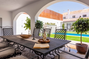 Modernes Ferienhaus mit herrlichem Blick auf die Peña de los Enamorados