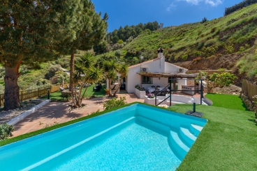 Casa rural con preciosos exteriores y fabulosa veranda acristalada