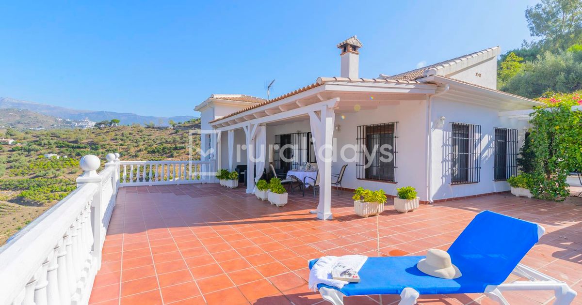 Fuentezuelas Pool Villa Sayalonga by Ruralidays