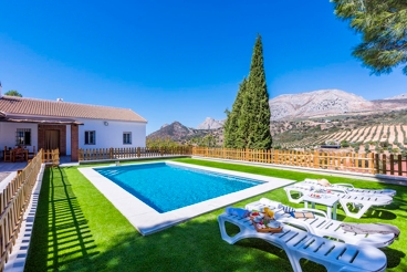 Huge holiday villa for families, with fabulous garden and views