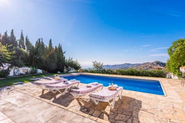 Ferienhaus mit herrlicher Terrasse mit Blick auf das Tal - nördlich von Frigiliana