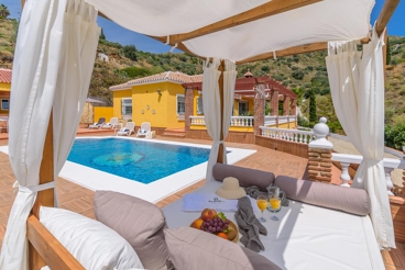 Cosy holiday home with sea views in Torrox Pueblo - sleeps 6