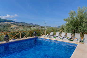 Schönes Ferienhaus mit eingezäuntem Pool und Blick auf die Landschaft