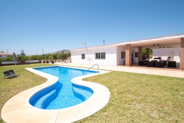 Villa avec piscine et barbecue à Cártama