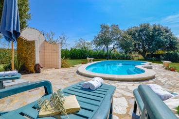 Atemberaubendes Ferienhaus mit Pool und Bergblick auf 6 Hektar Privatland in der Nähe von Malaga