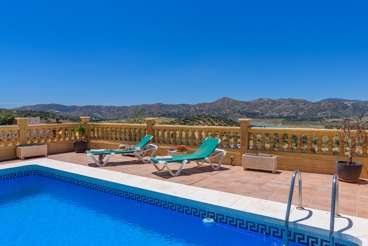 Ferienhaus mit WLAN und Schwimmbad in Viñuela