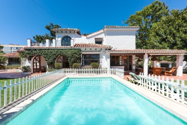 Vakantiehuis dicht bij het strand met tuin en verwarmd zwembad in Benalmádena