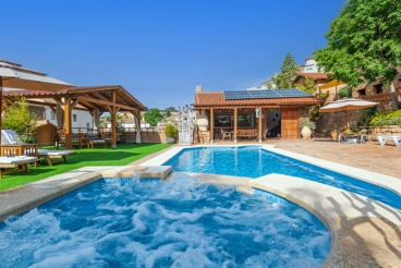 Ferienhaus mit Swimming Pool und Garten in Frailes