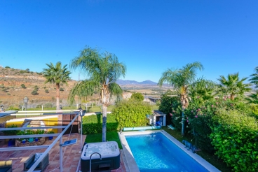 Ferienhaus mit beheiztem Pool und Whirlpool in der Provinz Málaga, für acht Personen