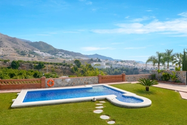 Casa de vacaciones con piscina de burbujas, a 4 km de Nerja