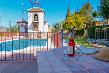 Casa rural con piscina vallada entre Málaga y Granada