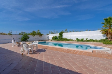 Fully-fenced holiday home in the province of Granada - sleeps 11