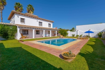 Spacious holiday home with gorgeous garden near Malaga city - sleeps 10