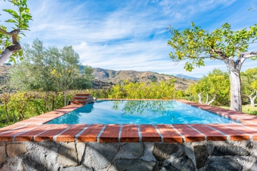 Welcoming holiday home with private pool, near Guaro - for couples