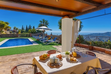 Vakantiehuis met privé zwembad en uitzicht op de Middellandse Zee