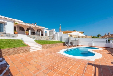 Vakantiehuis met uitzicht op zee dichtbij het strand en de stad Malaga