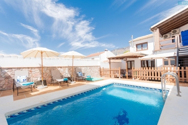 Holiday Home with swimming pool and wifi in Villanueva de la Concepción